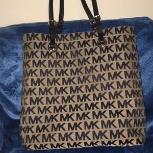 Micheal kors large purse